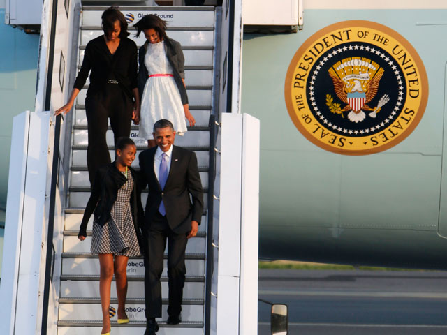 Американский лидер с женой и обеими дочерьми прибыл в Берлин во вторник вечером