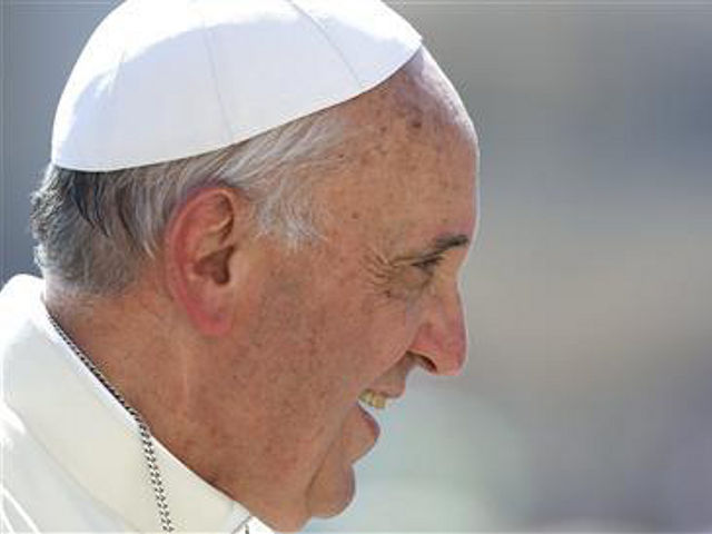 Папа вновь выступил против "диктатуры экономики"