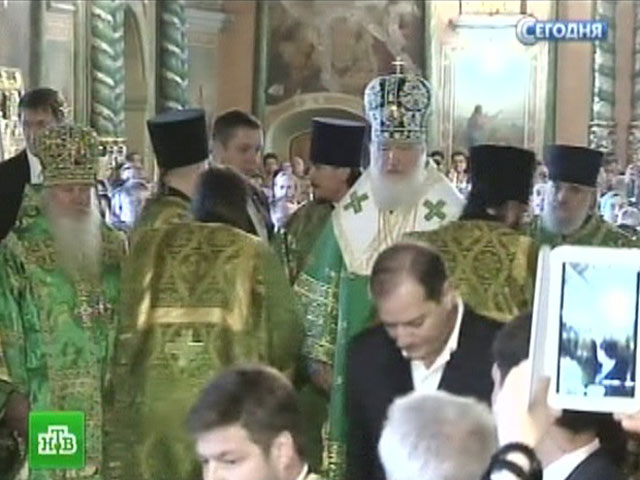 Православные христиане России отмечают день Святой Троицы