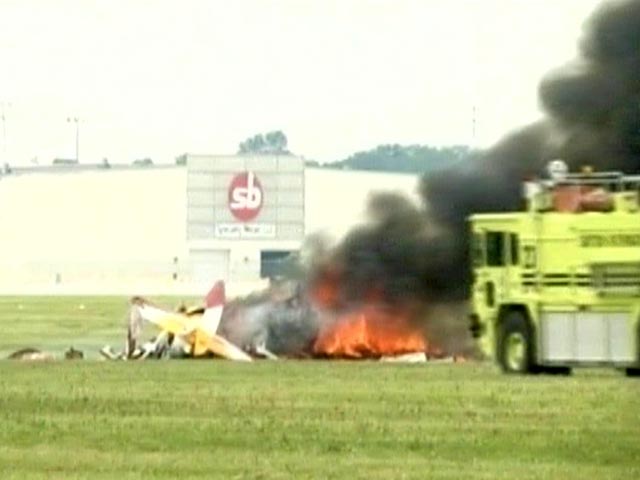 Два человека погибли в результате крушения легкомоторного самолета на ежегодном авиашоу в американском городе Дейтон (штат Огайо)