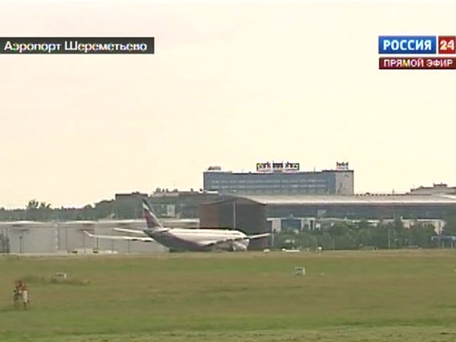 Самолет с Эдвардом Сноуденом приземлился в "Шереметьево"