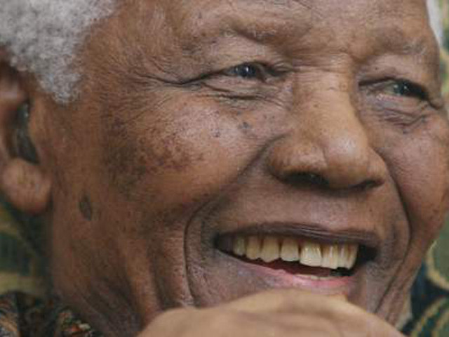 Первый чернокожий президент ЮАР Нельсон Мандела находится в критическом состоянии. Об этом сообщил британский телеканал Sky News