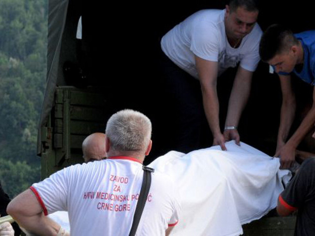 В Черногории пассажирский автобус с румынскими номерами упал с моста в пропасть. По последним данным, погибли 16 человек, 31 получил ранения