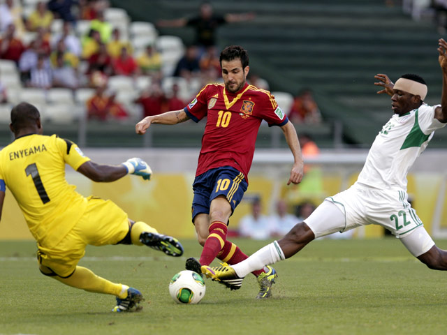 В заключительном матче группового этапа действующий чемпион мира и Европы сборная Испании разгромила Нигерию со счетом 3:0. Благодаря этой победе испанцы набрали девять очков и заняли первое место в группе