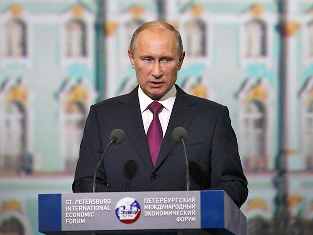Президент Владимир Путин не встречался на Петербургском экономическом форуме с экс-министром обороны Анатолием Сердюковым