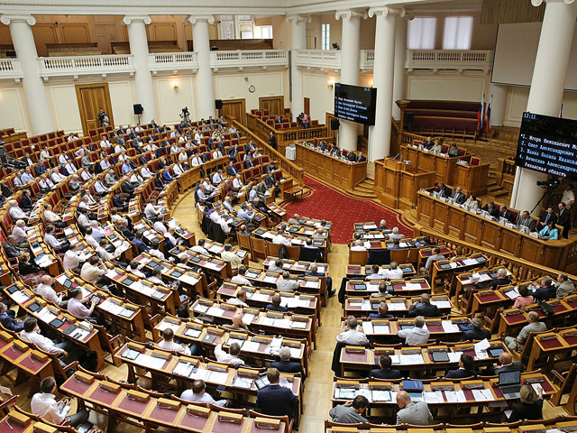 Совет Федерации в среду, 26 июня, вслед за Госдумой одобрил целый пакет законов, вызвавших значительный резонанс в обществе