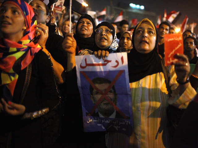 В среду в Египте прошла демонстрация противников действующего президента Мохаммеда Мурси, обернувшаяся беспорядками