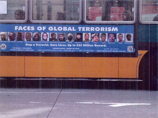ФБР решило отозвать рекламный проект "Лица глобального терроризма" с улиц Сиэтла после того, как поборники политкорректности начали жаловаться, что она создает стереотипы о мусульманах