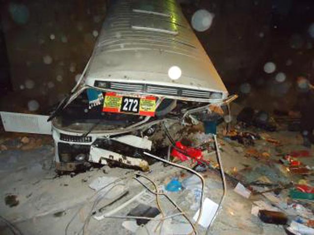 В Башкирии автобус упал с высоты 10 м в карьер: один человек погиб, 14 ранены