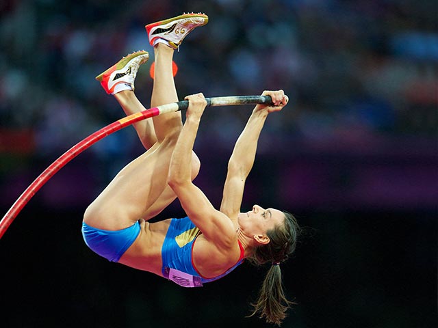 Двукратная олимпийская чемпионка в прыжках с шестом россиянка Елена Исинбаева стала победительницей легкоатлетического турнира серии "Мировой вызов", который проходит в чешской Остраве