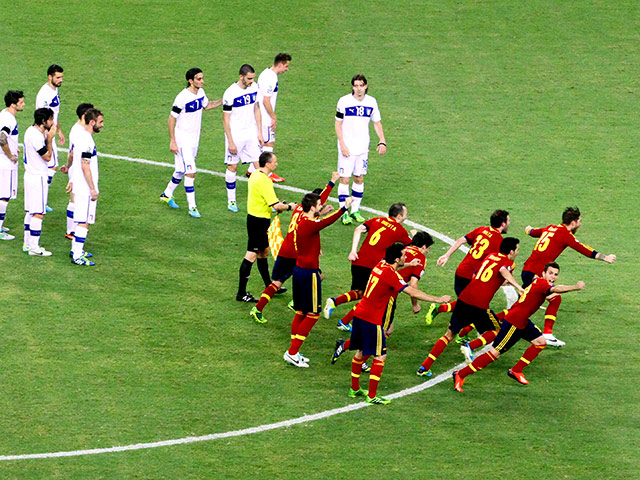 Сборная Испании по футболу вышла в финал Кубка Конфедераций в Бразилии, обыграв в полуфинальной встрече команду Италии в серии пенальти со счетом 7:6