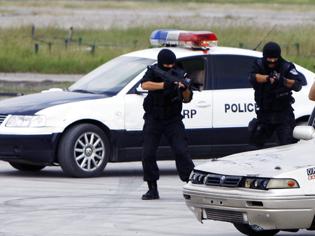 Более ста вооруженных ножами мотоциклистов напали на полицейский участок в китайской провинции Синьцзян на северо-западе страны