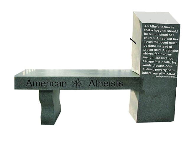 Группа активистов открыла первый в США памятник атеизму в городе Старк, штат Флорида: так местных атеистов примирили с тем, что в городе стоит памятник Десяти заповедям