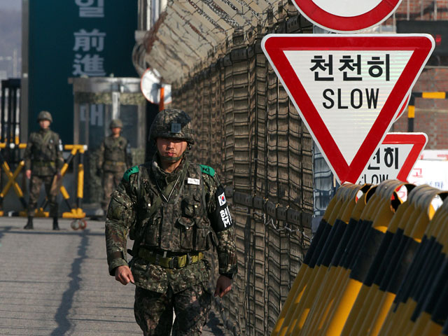 Северная Корея разместила на границе с Югом новые пусковые ракетные установки, сообщили южнокорейские СМИ