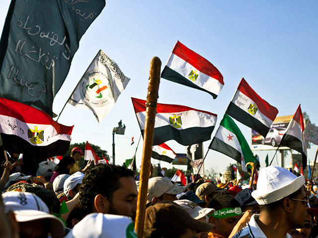 В Каире и других египетских городах начались многотысячные акции протеста с призывами к президенту Мохаммеду Мурси уйти в отставку