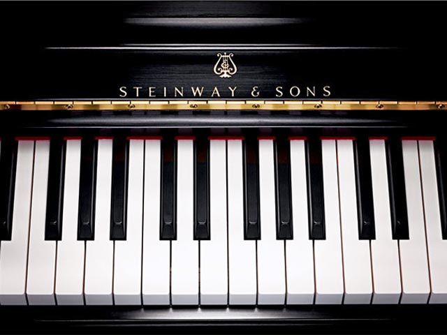 Один из самых известных в мире производителей роялей Steinway & Sons продан за 438 млн долларов, покупателем выступила американская инвестиционная компания Kohlberg & Co