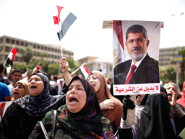 Египетские оппозиционеры и сторонники действующей власти вышли на улицы Каира в канун истечения первого ультиматума президенту Египта Мухаммеду Мурси