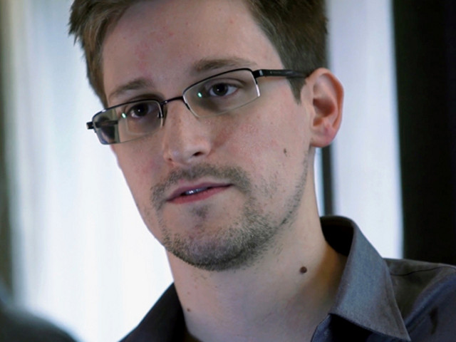 Отец Эдварда Сноудена обратился к нему с открытым письмом хвалебного содержания