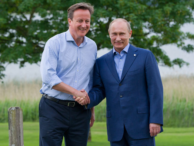 Английский юмор: Путин хотел ввести полуголый дресс-код на саммите G8, съязвил Кэмерон