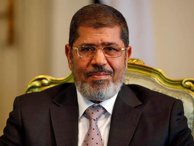 Мохамед Мурси готов отдать жизнь, защищая законность своего избрания на пост президента Египта. Такое заявление политик сделал в ответ на ультиматум со стороны военного командования, ранее давшего ему 48 часов для выполнения требований оппозиции
