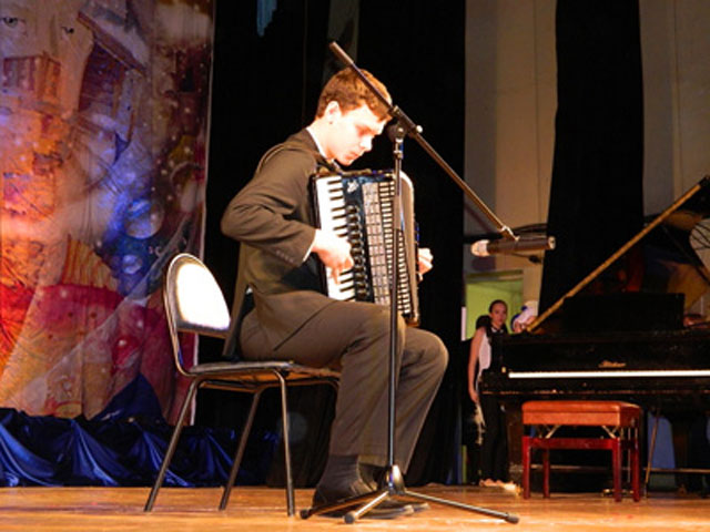 Амурский школьник победил на международном конкурсе аккордеонистов в Испании