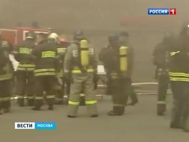 Сильный пожар произошел в кафе в центре Москвы на Золоторожском Валу. Идет эвакуация посетителей