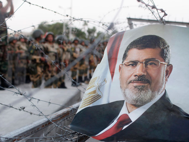 Экс-президента Египта Мурси и лидеров "Братьев-мусульман" обвинили в госизмене