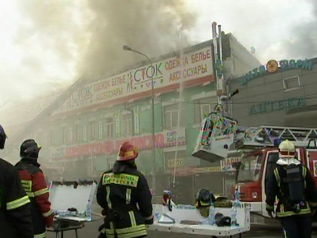 Названа причина пожара в торговом центре у м. "Площадь Ильича" в Москве