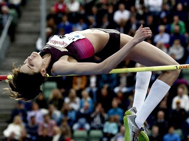 Анна Чичерова победила в прыжках в высоту с результатом 2 метра один сантиметр.