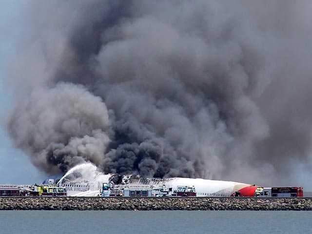 Специалисты, расследующие крушение Boeing-777 в аэропорту Сан-Франциско, силятся понять, почему один из самых надежных в мире пассажирских самолетов разбился при посадке в почти идеальных погодных условиях