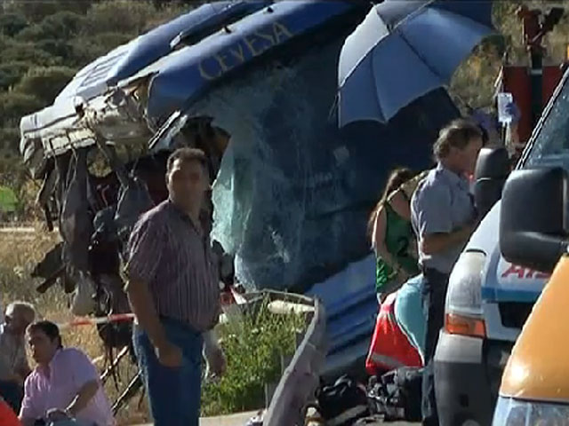 В Испании перевернулся рейсовый автобус: из-за аварии погибли девять человек, около 20 получили травмы