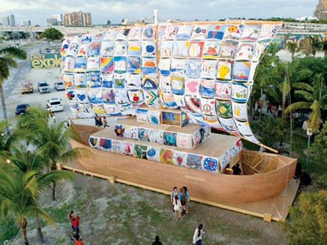 Проект Ильи и Эмилии Кабаковых "Корабль толерантности", который уже был показан в Венеции и Нью-Йорке, откроется на Пионерском пруду Парка Горького в День города 7 сентября