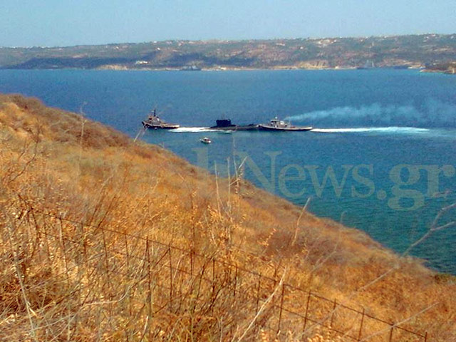 Во время учений в бухте залива Суда на Крите греческая подводная лодка врезалась в полуразрушенный старый пирс