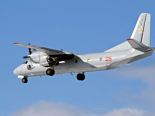 Самолет Ан-26, на борту которого находился 41 пассажир, в пятницу утром совершил аварийную посадку в Красноярском крае из-за отказа одного из двигателей