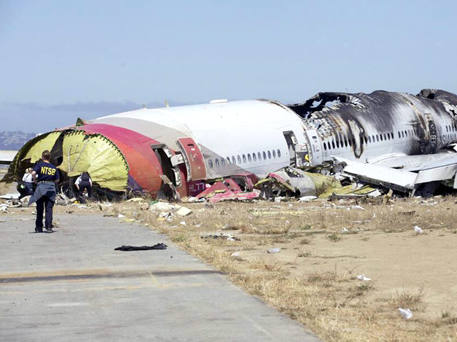 В США продолжается расследование причин крушения самолета Boeing-777, разбившегося неделю назад при посадке в аэропорту Сан-Франциско