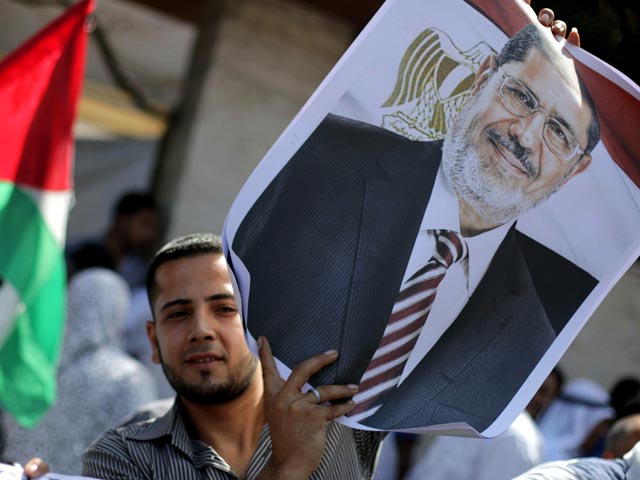 Генпрокуратура Египта начала расследование по искам, поданным против отстраненного от власти президента Мухаммеда Мурси и ряда лидеров "Братьев-мусульман" по обвинению в шпионаже и убийстве протестующих