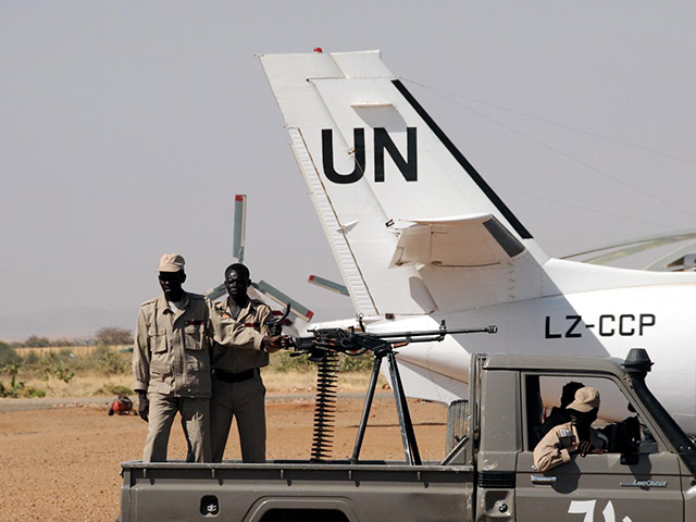 В Дарфуре, спорном регионе на границе Судана, в результате нападения боевиков убиты семь миротворцев ООН