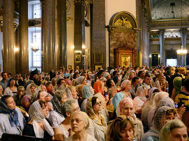Почти 113 тысяч человек за три дня посетили Казанский собор в Петербурге и поклонились кресту Андрея Первозванного