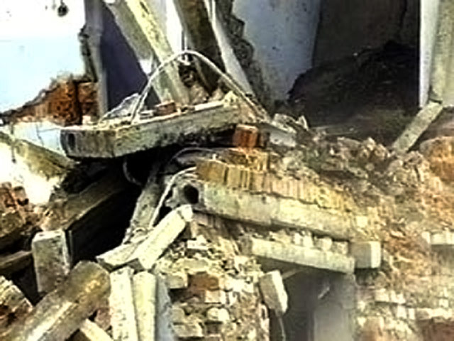 В старом трехэтажном доме в Самаре расположенном по улице Самарская (исторический центр города) в воскресенье произошло обрушение стены
