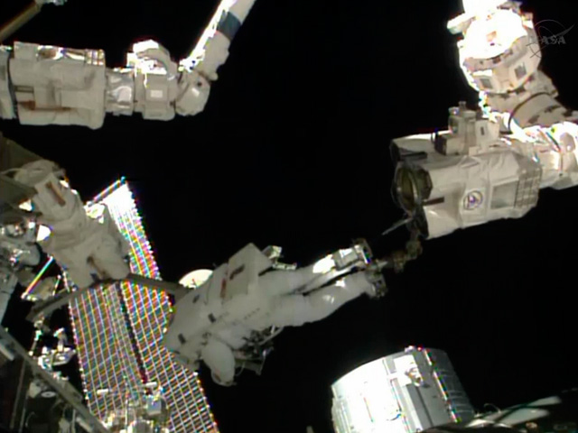 Серьезное ЧП случилось на Международной космической станции во время выхода в открытый космос двух иностранных астронавтов