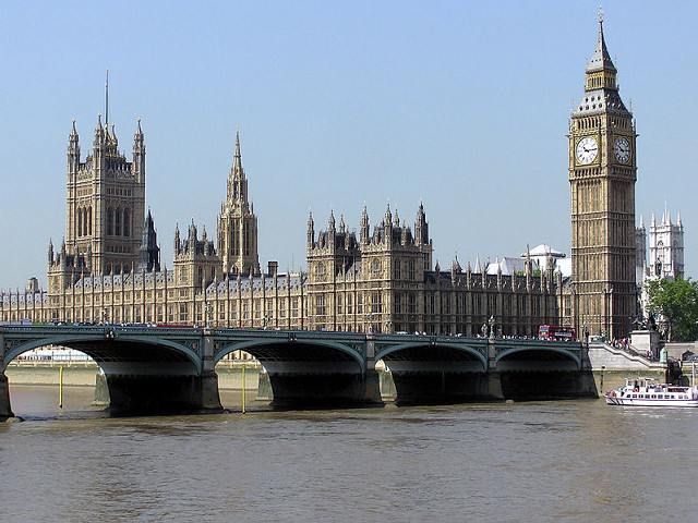 Нижняя палата британского парламента Великобритании окончательно приняла законопроект, позволяющий однополым парам вступать в брак