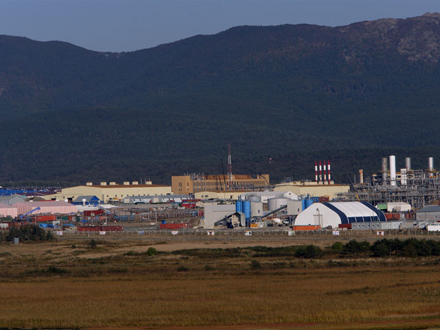 Пока на Сахалине действует единственный в России завод СПГ (проект "Сахалин-2"), принадлежащий "Газпрому", Shell, Mitsui и Mitsubishi