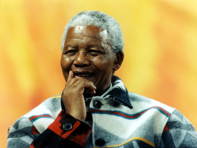 Легендарному борцу с режимом апартеида в ЮАР, первому чернокожему президенту страны и лауреату Нобелевской премии мира Нельсону Манделе исполняется 95 лет
