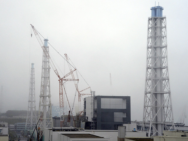 "Нечто, похожее на водяной пар" было обнаружено в четверг в районе пятого этажа третьего энергоблока аварийной АЭС "Фукусима-1" в Японии