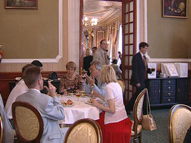 Посетители тратят в ресторанах и кафе Москвы 150 млрд рублей в год