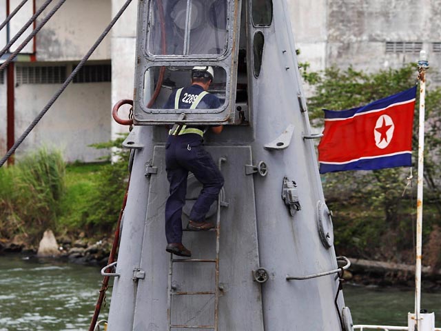 Власти Панамы предъявили официальные обвинения 35 членам команды задержанного два дня назад северокорейского судна в связи с созданием угрозы общественной безопасности