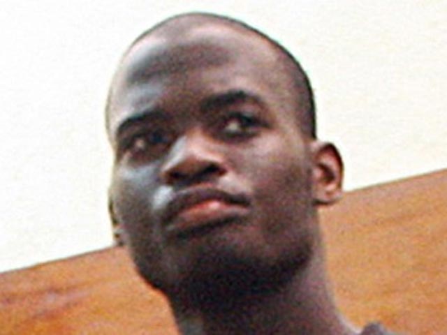 Майкл Адеболаджо - один из обвиняемых в зверском убийстве британского военнослужащего Ли Ригби в Лондоне - лишился двух передних зубов в результате нападения на него в тюрьме Белмарш