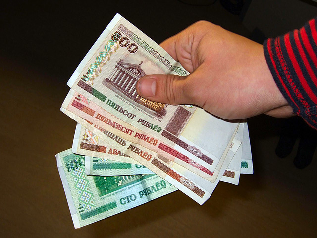 За июнь срочные рублевые вклады населения сократились на 71,8 млрд &#8211; до 22,9 трлн белорусских рублей