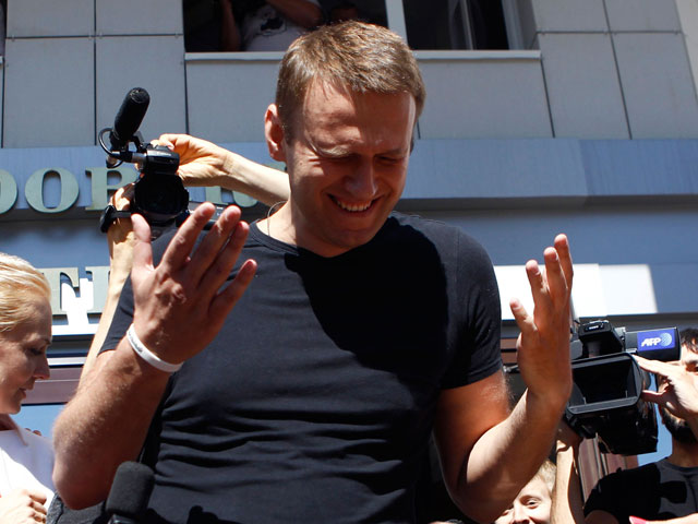 "Уникальная" отмена ареста Навальному вызвала резкую реакцию и заставила гадать, когда его снова "закроют"