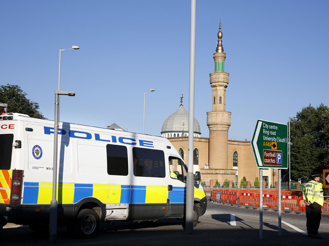 Украинца, арестованного в Великобритании за взрывы у мечетей, подозревают в убийстве мусульманина